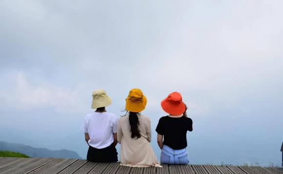 cuộc sống gia đình, cuộc sống quanh ta, ngày càng có nhiều người sống khép kín