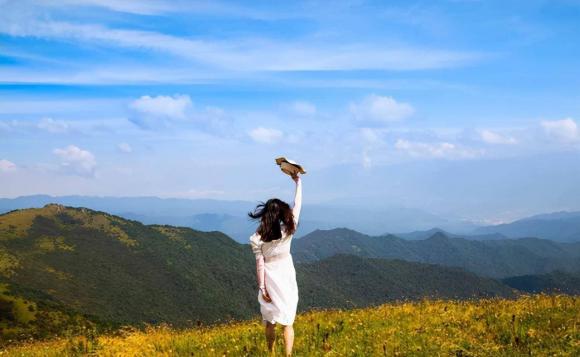 cuộc sống gia đình, cuộc sống quanh ta, ngày càng có nhiều người sống khép kín