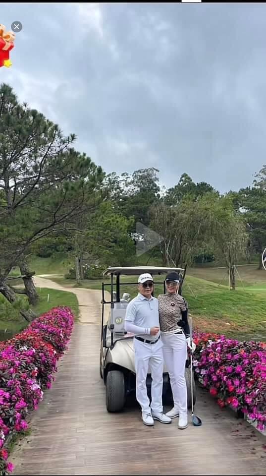 Phương Oanh và shark Bình đi du lịch, chơi golf ở Đà Lạt.