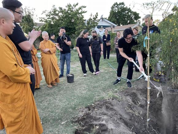 ca sĩ Trizzie Phương Trinh, vợ cũ Bằng Kiều, ca sĩ Phi Nhung, sao Việt