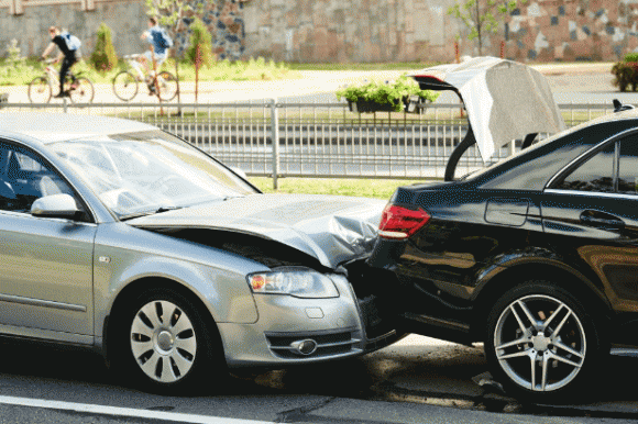 Không ai mong muốn xảy ra tai nạn ô tô nhưng có 5 sai lầm tuyệt đối nên tránh nếu bạn rơi vào trường hợp này