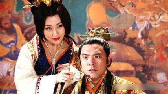 Tiêu Hoàng hậu, hoàng cung