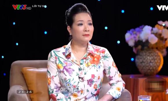 ,Danh hài Xuân Hinh,Đức Hùng chỉnh áo cho Huy Tuấn trong đêm Sao Mai điểm hẹn