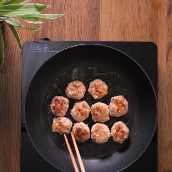 thịt viên rim nấm đùi gà, công thức nấu thịt viên rim nấm đùi gà, món ngon từ nấm, món ngon từ thịt heo