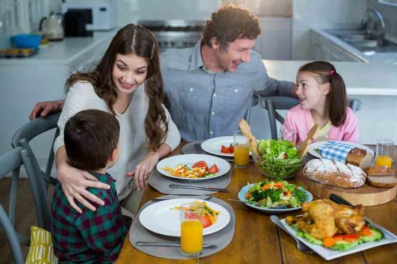 chăm con, dạy con, câu hỏi cha mẹ nên hỏi trong bữa tối, câu hỏi cha mẹ nên hỏi