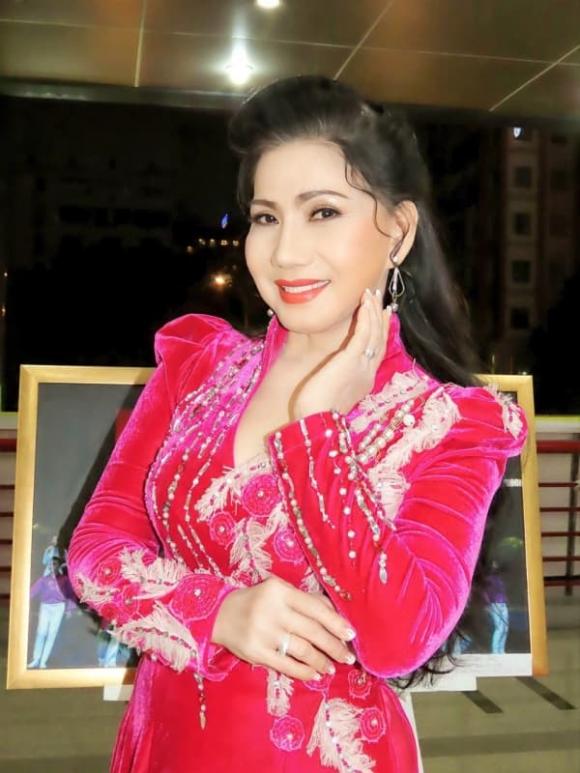 NSƯT Phượng Loan, sao Việt