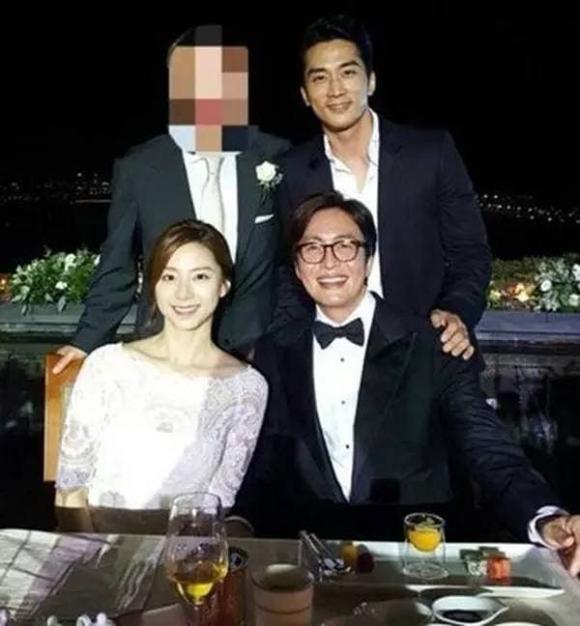 Song Seung Hun từng thú nhận ghen tị khi thấy Bae Yong Joon cưới vợ, anh cũng muốn kết hôn như đàn anh của mình.
