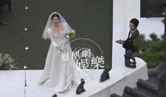 son ye jin, kim tae hee, song hye kyo, tung hoa cưới, sao hàn 