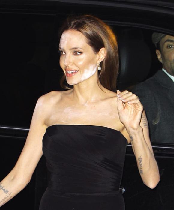 angelina jolie, xấυ hổ, độn thổ, sao hollywood 