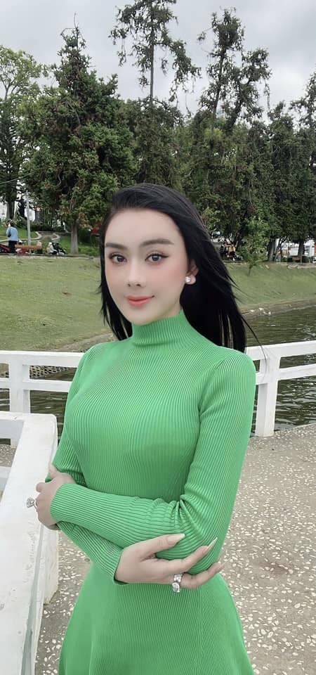 ca sĩ Lâm Khánh Chi, sao Việt