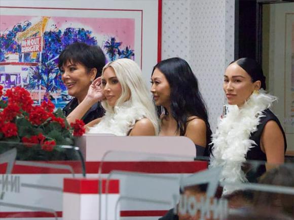 Kim Kardashian, phong cách ăn mặc hở hang của Kim Kardashian, sao Hollywood