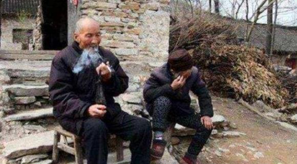 câu nói ý nghĩa, câu nói hay, nghèo không sửa cửa, giàu không dời mộ
