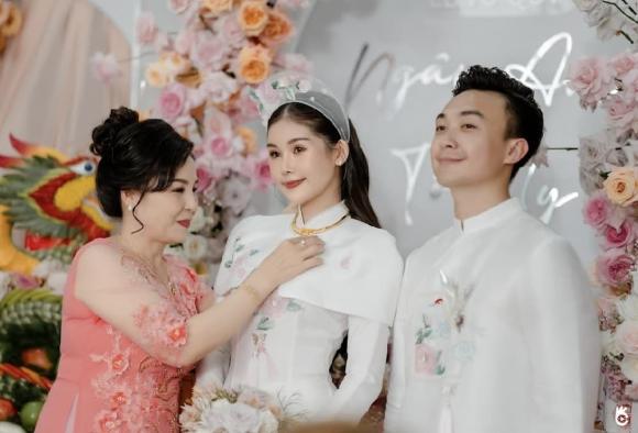 hoa hậu Lê Âu Ngân Anh, sao Việt