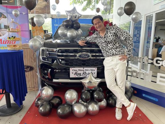 Diễn viên Huy Khánh tậu xe hơi hơn 1 tỷ đồng