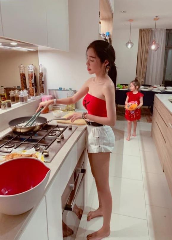 hotgirl Elly Trần,Diễn viên Elly Trần,sao Việt