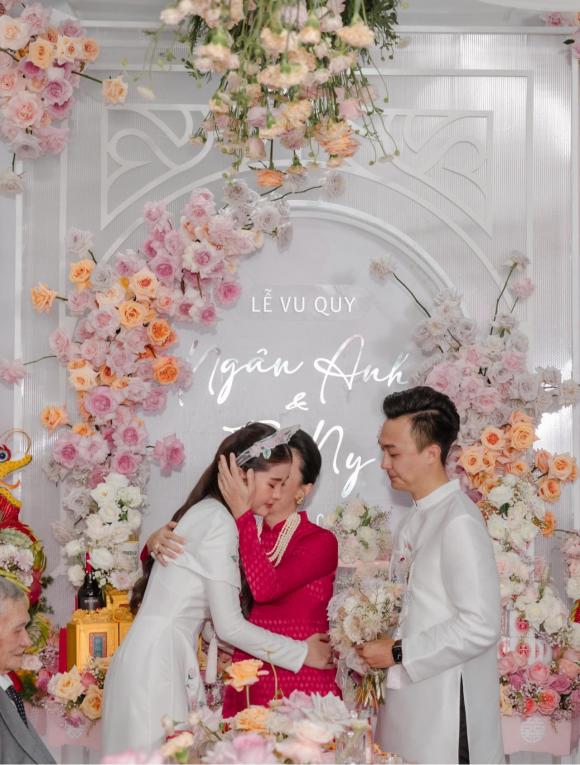 hoa hậu Lê Âu Ngân Anh, sao Việt