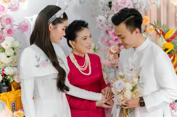 hoa hậu Lê Âu Ngân Anh, sao Việt