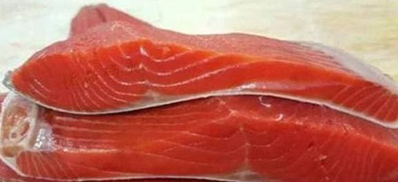 cá hồi nuôi, cá hồi tự nhiên, cá hồi