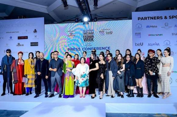 Jang HaNa,Be Your Queen,Aquafina Tuần lễ thời trang quốc tế Việt Nam thu - đông 2022