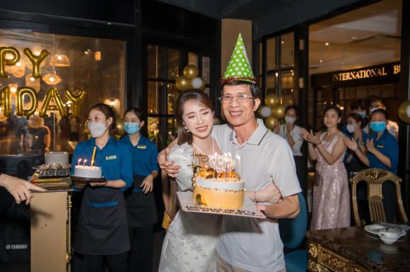 Tiệc sinh nhật hoành tráng của con gái búp bê Thanh Thảo