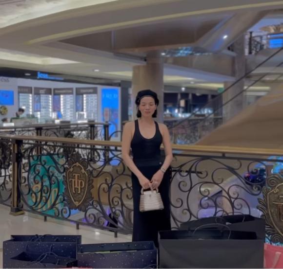 lệ quyên, ca sĩ lệ quyên, sao việt