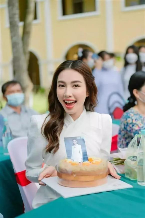 hoa hậu Thùy Tiên, hoa hậu Nguyễn Thúc Thùy Tiên, sao Việt