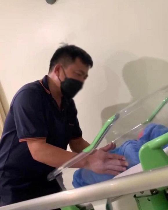 đi sinh con, bố đưa con gái đi sinh, sinh con
