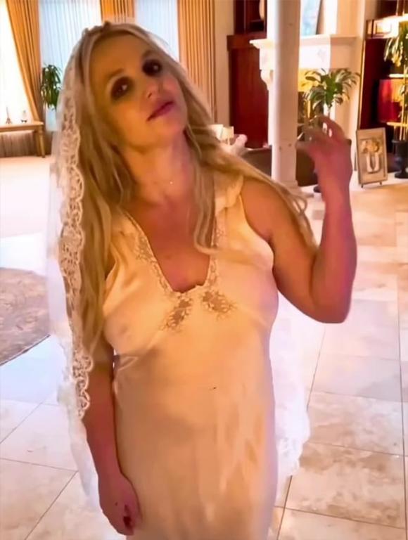 Britney Spears , Britney Spears mỉa mai, chỉ trích một người nổi tiếng, sao Hollywood