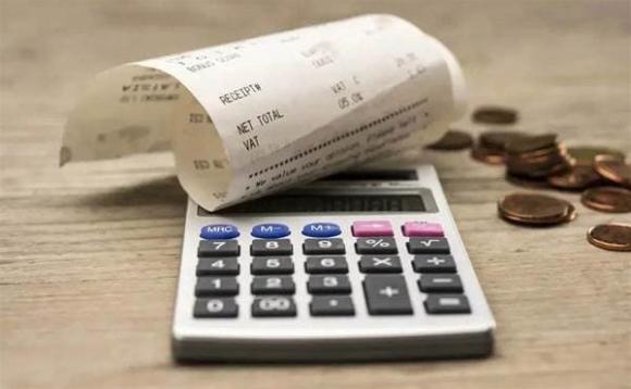 rút tiền, người già, ngân hàng, cất giữ tiền