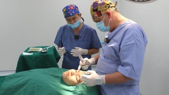 căng da chỉ vàng 24K, thẩm mỹ viện, làm đẹp