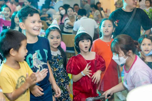 người mẫu Trang Trần, sao Việt