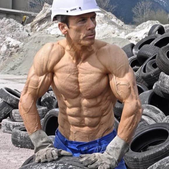 Helmut Streble, người gầy nhất, cơ bắp cuồn cuộn
