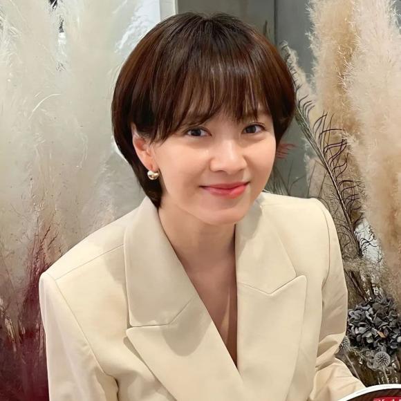 song ji hyo, yoon eun hye, hoàng cung, sao hàn 