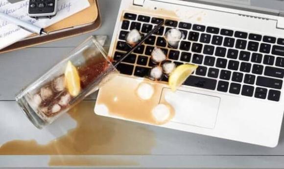 đổ nước vào máy tính, con đổ nước vào máy tính, giới trẻ 