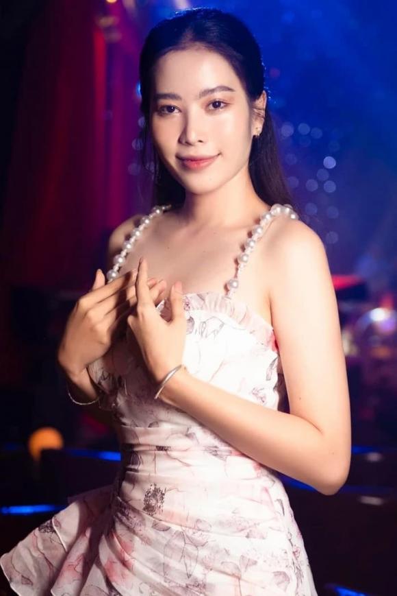 hoa khôi Nam Em, sao Việt
