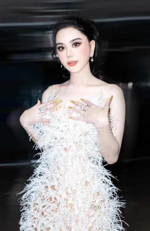 ca sĩ Lâm Khánh Chi, sao việt