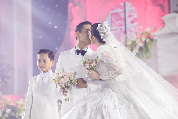 kiện tướng dancesport Khánh Thi,vu cong phan hien,sao Việt