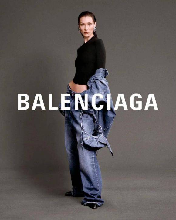 Người mẫu nữ của năm 2022!, Bella Hadid 