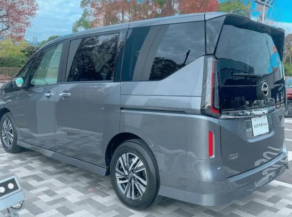 Nissan, Nissan Serena, xe hơi