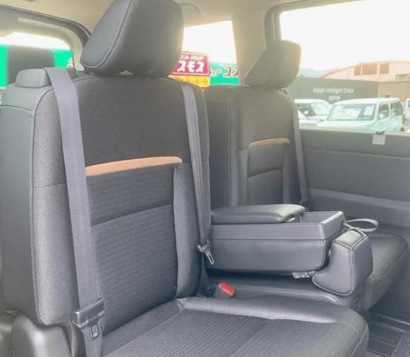 Nissan, Nissan Serena, xe hơi