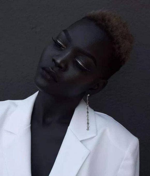 Người mẫu đen nhất thế giới, Nyakim Gatwech, người mẫu nổi tiếng thế giới
