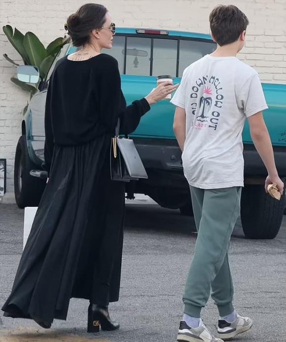 Angelina Jolie , cậu út Knox, sao Hollywood