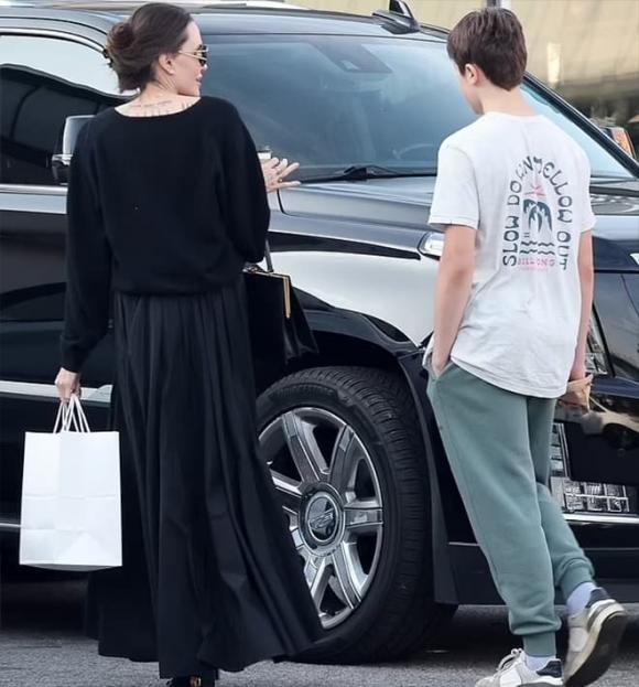 Angelina Jolie , cậu út Knox, sao Hollywood