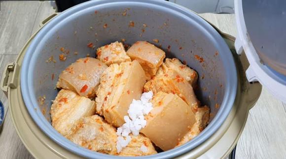 thịt kho trứng, thịt kho trứng bằng nồi cơm điện, món ngon từ thịt heo