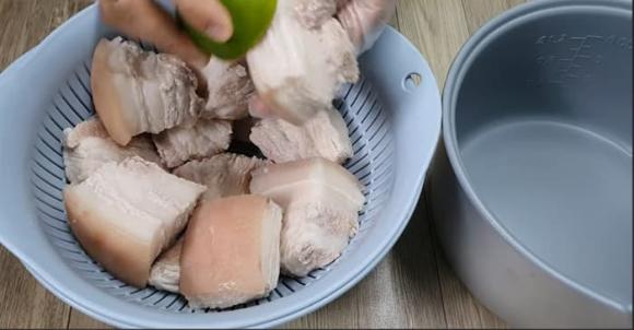 thịt kho trứng, thịt kho trứng bằng nồi cơm điện, món ngon từ thịt heo
