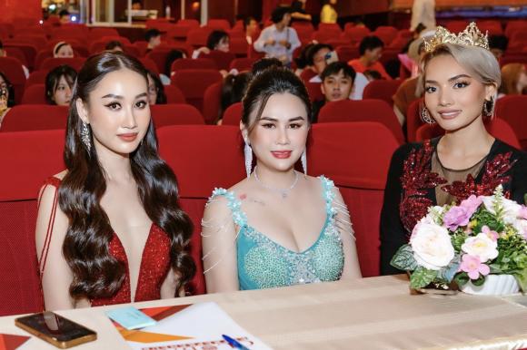 Hoa hậu Việt Nam toàn cầu, Đoàn Hồng Trang, Tom Kara