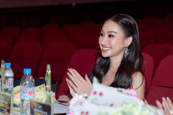 Hoa hậu Việt Nam toàn cầu, Đoàn Hồng Trang, Tom Kara