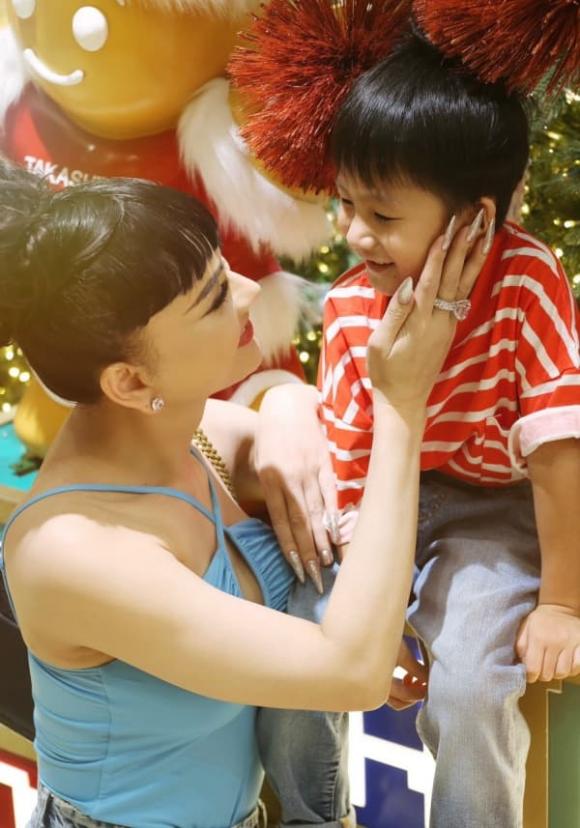 ca sĩ Lâm Khánh Chi, sao Việt