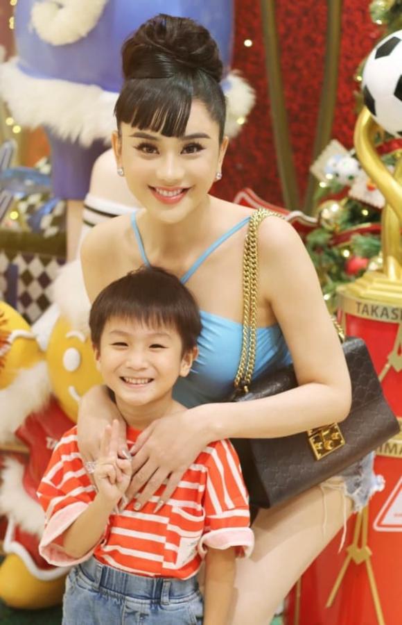ca sĩ Lâm Khánh Chi, sao Việt