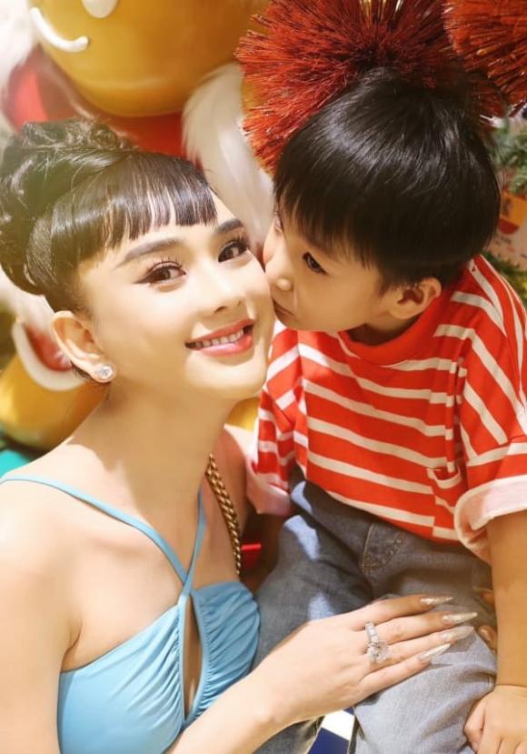 ca sĩ Lâm Khánh Chi, sao Việt